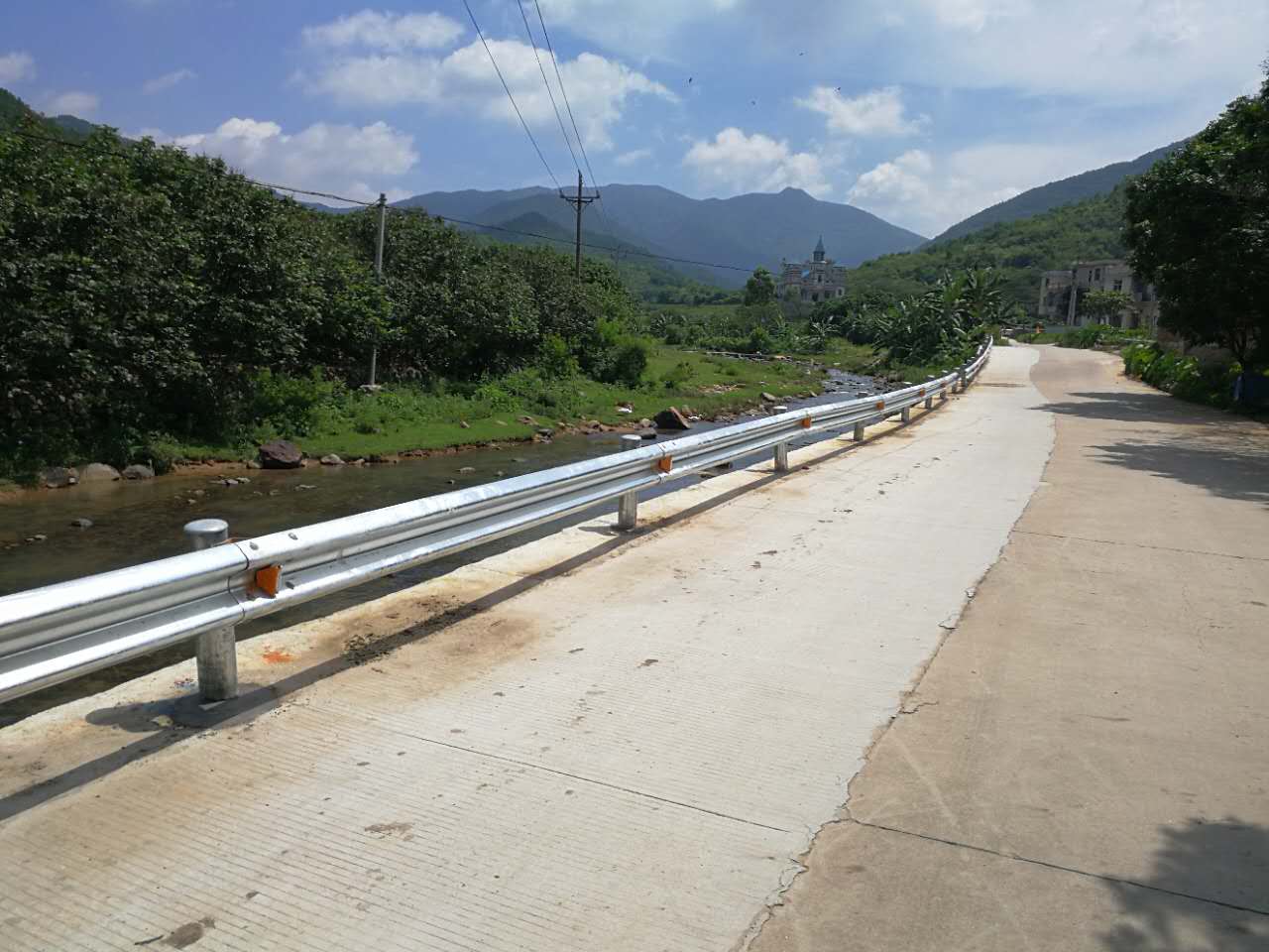 道路波形護欄防撞價格一般多少比較合適？
